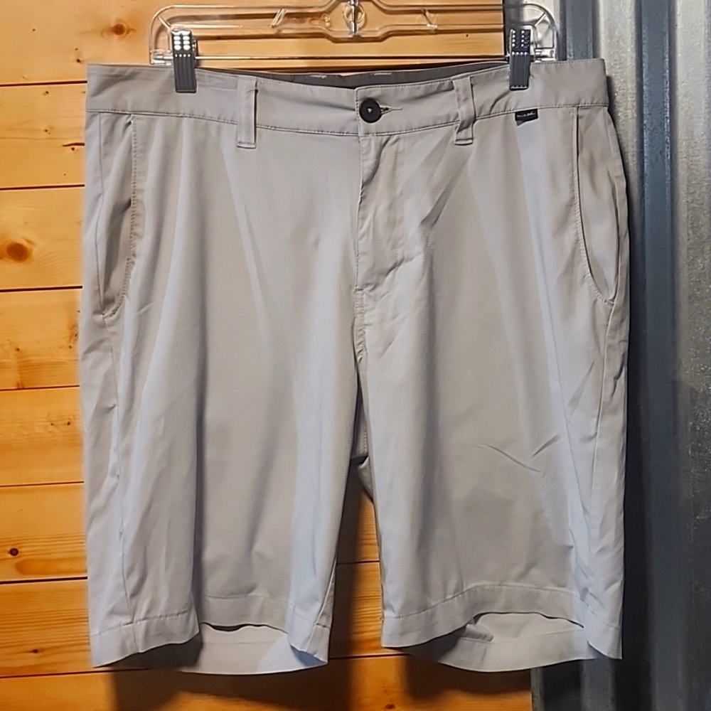 Travis Mathew Men's  Shorts size 34
